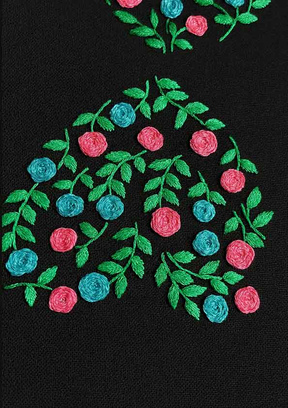 Czarna torba w róże różowe i niebieskie